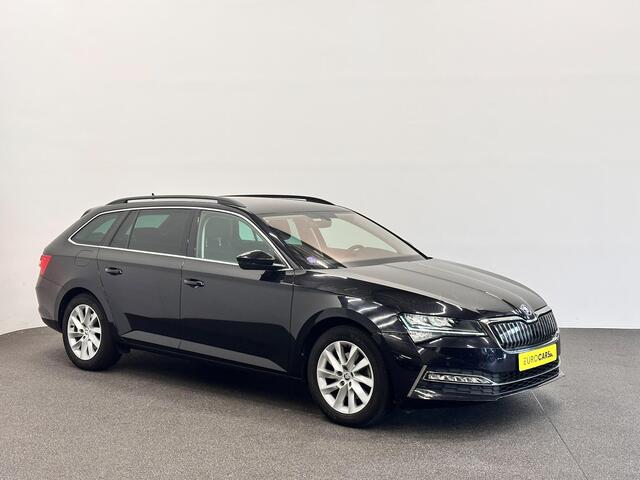 Skoda SUPERB Combi 1.4 TSI iV Business Edition PHEV Automaat Navigatie Stoelverwarming Voor en Achter Draadloze Telefoonlader Stuurverwarming Cruise Control Elektrisch Verstelbare Stoelen Apple CarPlay