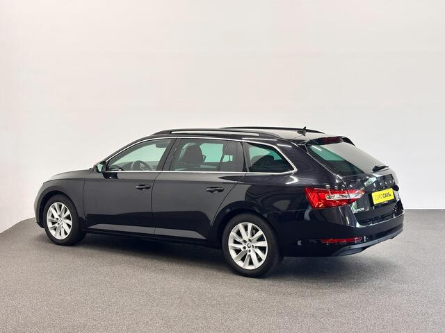 Skoda SUPERB Combi 1.4 TSI iV Business Edition PHEV Automaat Navigatie Stoelverwarming Voor en Achter Draadloze Telefoonlader Stuurverwarming Cruise Control Elektrisch Verstelbare Stoelen Apple CarPlay