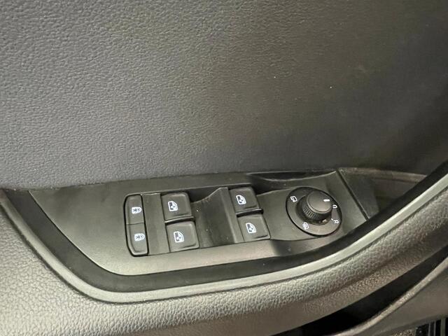 Skoda SUPERB Combi 1.4 TSI iV Business Edition PHEV Automaat Navigatie Stoelverwarming Voor en Achter Draadloze Telefoonlader Stuurverwarming Cruise Control Elektrisch Verstelbare Stoelen Apple CarPlay