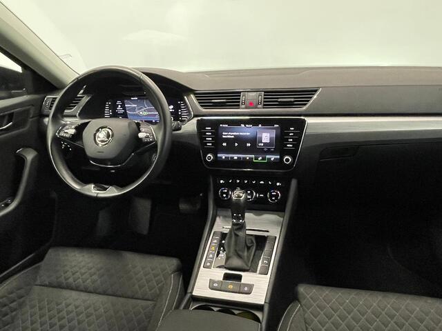 Skoda SUPERB Combi 1.4 TSI iV Business Edition PHEV Automaat Navigatie Stoelverwarming Voor en Achter Draadloze Telefoonlader Stuurverwarming Cruise Control Elektrisch Verstelbare Stoelen Apple CarPlay