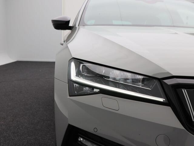 Skoda SUPERB Combi 1.4 TSi 218 Pk iV Sportline Business | Trekhaak | Stoelverwarming | CarPlay | Camera | Cruise Control | Navigatie | Full LED | 19 Inch | 91.754 Km !!