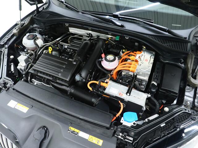Skoda SUPERB Combi 1.4 TSI iV Sportline | Leder/Alcantara | Trekhaak | Carbon | 360 | Memory | Keyless | Adaptive Cruise