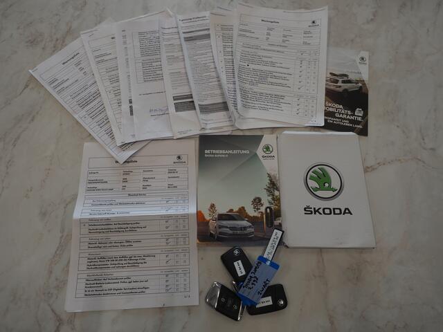 Skoda SUPERB Combi 1.4 TSI iV Sportline | Leder/Alcantara | Trekhaak | Carbon | 360 | Memory | Keyless | Adaptive Cruise