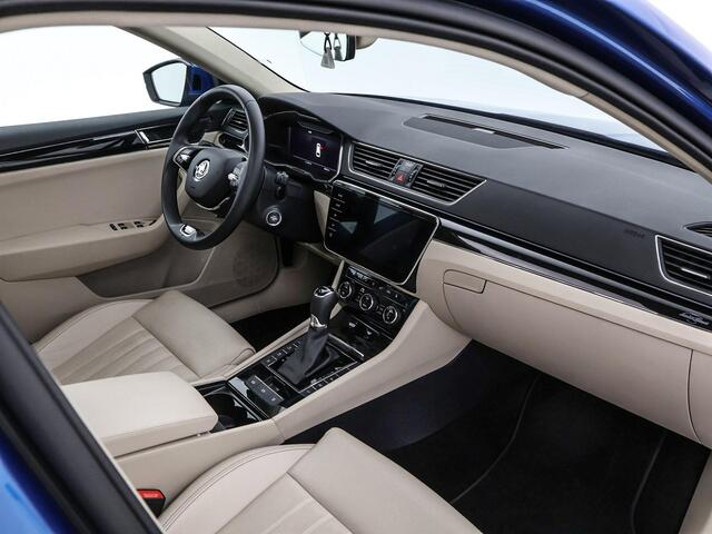 Skoda SUPERB Combi 1.4 TSI iV 218pk DSG Laurin & Klement · Panoramadak · 360 Camera · Inklap. Trekhaak · Elek. Stoelen + Geheugen · Matrix LED ·