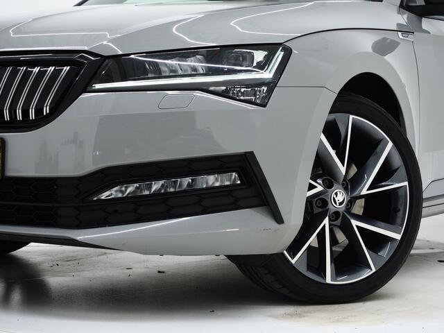 Skoda SUPERB Combi 1.4 TSI iV Sportline | Leder/Alcantara | Trekhaak | Carbon | Memory | Sfeerlicht | Keyless | Adaptive Cruise