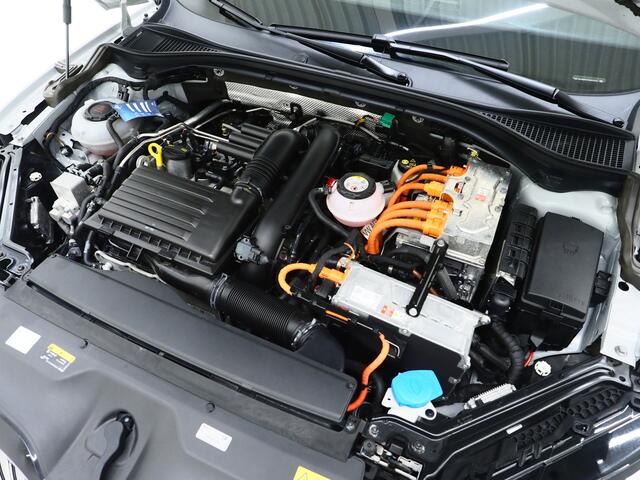 Skoda SUPERB Combi 1.4 TSI iV Sportline | Leder/Alcantara | Trekhaak | Carbon | Memory | Sfeerlicht | Keyless | Adaptive Cruise