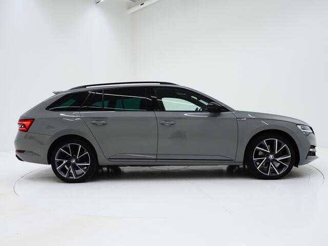 Skoda SUPERB Combi 1.4 TSI iV Sportline | Leder/Alcantara | Trekhaak | Carbon | Memory | Sfeerlicht | Keyless | Adaptive Cruise