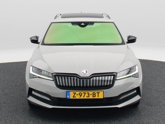 Skoda SUPERB Combi 1.4 TSi iV 218 Pk Sportline Business Automaat | Carplay | Panoramadak | Matrix LED | Elektrische Stoelen | Parkeersensoren | 19 Inch | 92.386 Km!!