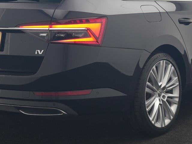 Skoda SUPERB Combi 1.4 TSI iV Laurin & Klement PHEV 218pk Dealer O.H. | Trekhaak Af Fabriek | Panodak | Adaptive Cruise | 360 Camera | Lederen Comfortstoelen Memory & Ventilatie | Canton Audio | Crystal LED | Stoelen & Stuur Verwarmd | Apple Carplay | Blis | DAB | Navigatie | 19"L.M | Plug In Hybrid |