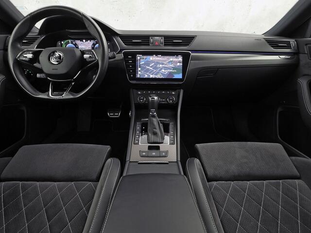 Skoda SUPERB Combi 1.4 TSI iV Sportline 218Pk Automaat (PANORAMADAK, 360 CAMERA, VIRTUAL COCKPIT, MEMORY SEATS, CANTON AUDIO, STOELVERWARMING, ADAPTIVE CRUISE, SFEERVERLICHTING, APPLE CARPLAY, NIEUWSTAAT)