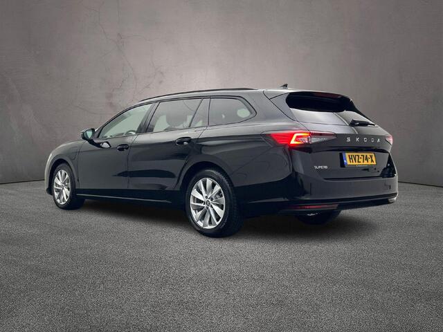 Skoda SUPERB Combi 1.5 TSI PHEV Edition 204pk DSG Automaat, Trekhaak, Stoelverwarming, Achteruitrijcamera, Adaptive cruise control, Dodehoeksensoren, Parkeersensoren, Navigatie, App-connect, LED koplampen