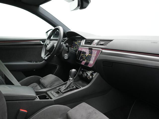 Skoda SUPERB Combi 1.4 TSI iV Sportline Business PHEV 218pk Dealer O.H. | Trekhaak Af Fabriek | Panodak | Adaptive Cruise | 360 Camera | Alcantara Sportstoelen Memory & Verwarmd | Stuur Verwarmd | Blis | Keyless | Crystal LED | Sfeerverlichting | Apple Carplay | Plug In Hybrid |