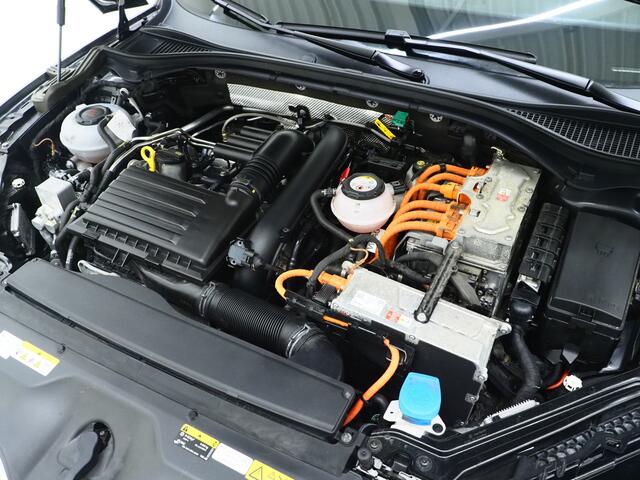Skoda SUPERB Combi 1.4 TSI iV Laurin & Klement | Panoramadak | Leder | Trekhaak | Massage | 360 | Canton | Memory | Carplay