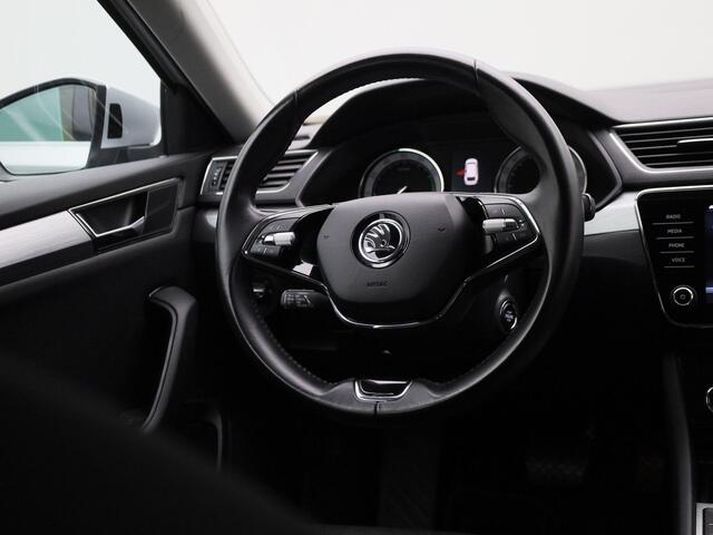 Skoda SUPERB Combi 1.4 TSI iV Business Edition Plus | STOELVERWARMING | CLIMATE CONTROL | NAVIGATIE | ADAPTIVE CRUISE CONTROL |