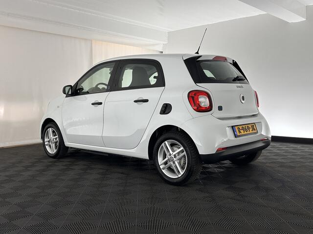 Smart EQ FORFOUR Essential 18 kWh [ 3-Fase ] (INCL.BTW) Aut. *FULL-LEATHER | AIRCO | CRUISE | DAB+ | COMFORT-SEATS | 15''ALU*