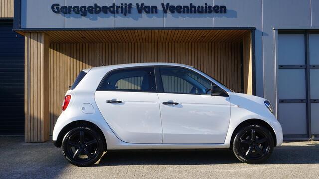 Smart FORFOUR 1.0 71pk 5Drs Business Solution Airco LED Bluetooth 16inch LM 2-Tone lak *NL auto* 1e Eigenaar 61201km!