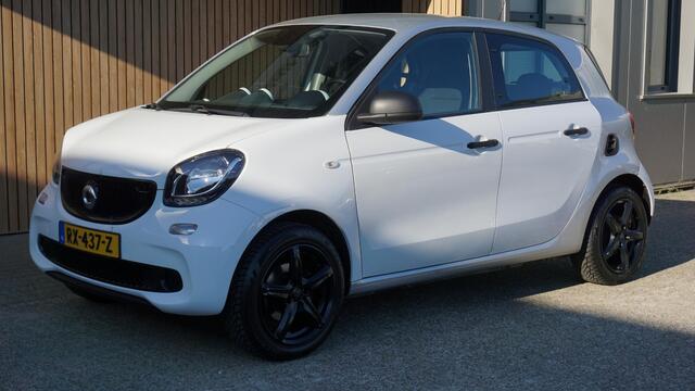 Smart FORFOUR 1.0 71pk 5Drs Business Solution Airco LED Bluetooth 16inch LM 2-Tone lak *NL auto* 1e Eigenaar 61201km!