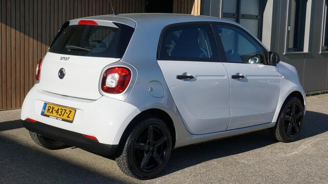 Smart FORFOUR 1.0 71pk 5Drs Business Solution Airco LED Bluetooth 16inch LM 2-Tone lak *NL auto* 1e Eigenaar 61201km!