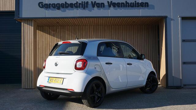 Smart FORFOUR 1.0 71pk 5Drs Business Solution Airco LED Bluetooth 16inch LM 2-Tone lak *NL auto* 1e Eigenaar 61201km!