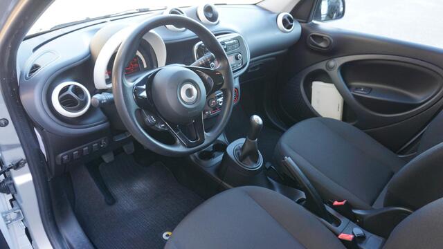 Smart FORFOUR 1.0 71pk 5Drs Business Solution Airco LED Bluetooth 16inch LM 2-Tone lak *NL auto* 1e Eigenaar 61201km!