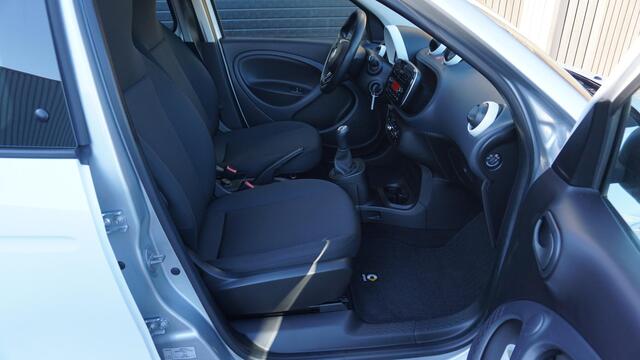 Smart FORFOUR 1.0 71pk 5Drs Business Solution Airco LED Bluetooth 16inch LM 2-Tone lak *NL auto* 1e Eigenaar 61201km!