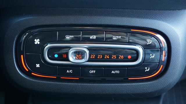 Smart FORFOUR 1.0 71pk 5Drs Business Solution Airco LED Bluetooth 16inch LM 2-Tone lak *NL auto* 1e Eigenaar 61201km!