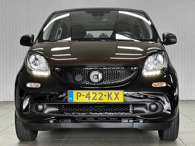 Smart FORFOUR 1.0 Passion/ 15'' LMV/ Clima/ Cruise/ Elek. Ramen/ Isofix/ Bluetooth/ Multi. LEDER. Stuur/ LED Dagrijverl.