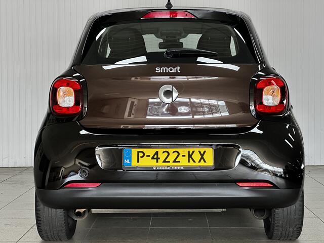 Smart FORFOUR 1.0 Passion/ 15'' LMV/ Clima/ Cruise/ Elek. Ramen/ Isofix/ Bluetooth/ Multi. LEDER. Stuur/ LED Dagrijverl.