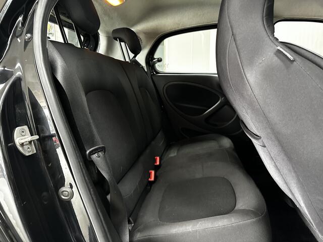 Smart FORFOUR 1.0 Passion/ 15'' LMV/ Clima/ Cruise/ Elek. Ramen/ Isofix/ Bluetooth/ Multi. LEDER. Stuur/ LED Dagrijverl.