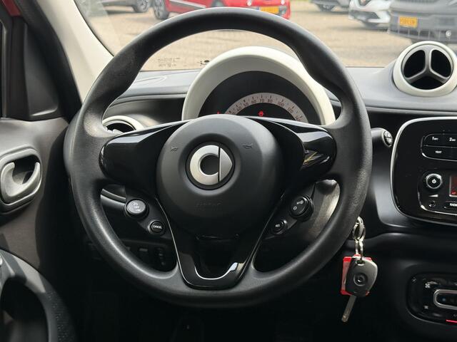 Smart FORFOUR 1.0 Pure Automaat | NAP | Cruise Control | Climate Control | Lichtmetaal |