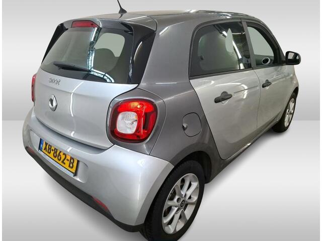 Smart FORFOUR 1.0 Business Solution 5drs./ Airco-ecc./ Lm.velgen / Cruise control / Radio multimedia