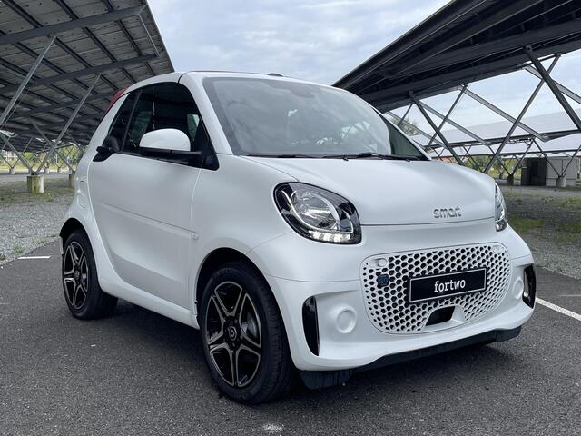 Smart FORTWO cabrio EQ Comfort 18 kWh | Winterpakket | Rood dak | Carbon optiek interieur | Auto klimaat | SEPP subsidie |