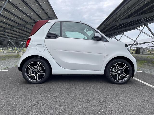 Smart FORTWO cabrio EQ Comfort 18 kWh | Winterpakket | Rood dak | Carbon optiek interieur | Auto klimaat | SEPP subsidie |