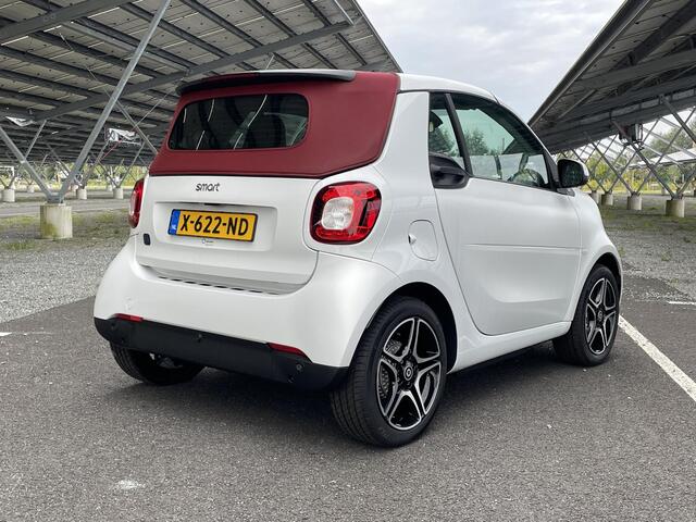 Smart FORTWO cabrio EQ Comfort 18 kWh | Winterpakket | Rood dak | Carbon optiek interieur | Auto klimaat | SEPP subsidie |