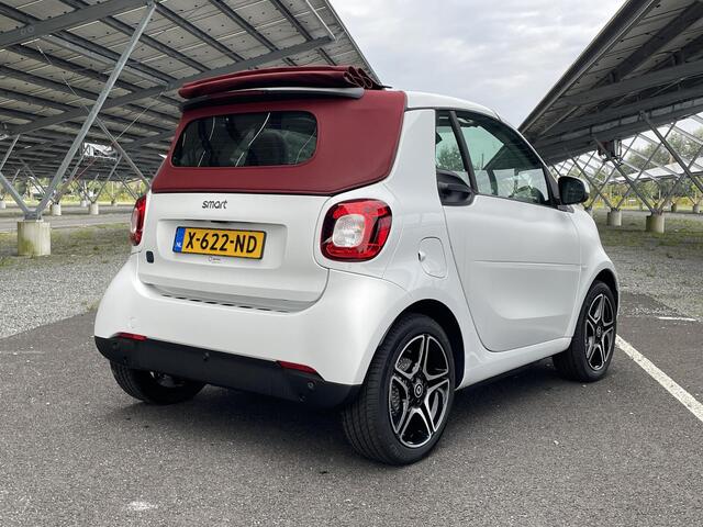 Smart FORTWO cabrio EQ Comfort 18 kWh | Winterpakket | Rood dak | Carbon optiek interieur | Auto klimaat | SEPP subsidie |