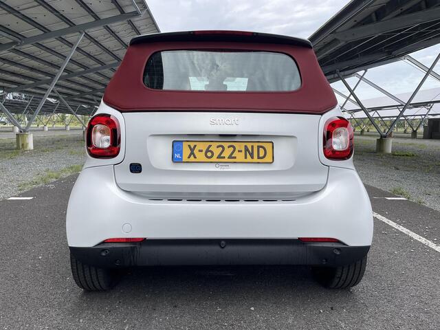 Smart FORTWO cabrio EQ Comfort 18 kWh | Winterpakket | Rood dak | Carbon optiek interieur | Auto klimaat | SEPP subsidie |