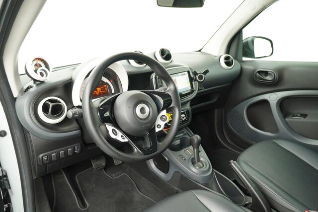 Smart FORTWO BWJ 2020 EQ Essential 82 PK 18 kWh AUTOMAAT / NAVI / AIRCO / CRUISE / STOELVERW. / PANORAMADAK / BLUETOOTH / LEDER / LMV