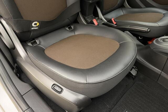 Smart FORTWO cabrio 1.0 Perfect Automaat Cabriolet | Climate control Stoelverwarming | Lichtmetalen velgen | Weinig kilometers | Radio | Bluetooth