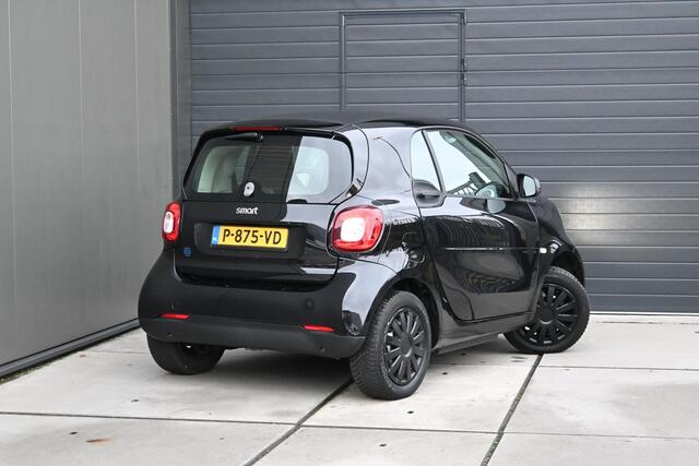 Smart FORTWO EQ Essential 18 kWh | STOELVERWARMING | CLIMATE CONTROL | ALL-SEASONBANDEN