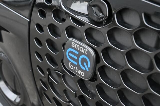 Smart FORTWO EQ Essential 18 kWh | STOELVERWARMING | CLIMATE CONTROL | ALL-SEASONBANDEN