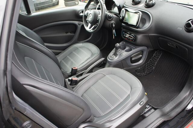Smart FORTWO 1.0 T 90PK BRABUS Nightrunner LEDER/NAVI/CRUISE KEURIGE STAAT