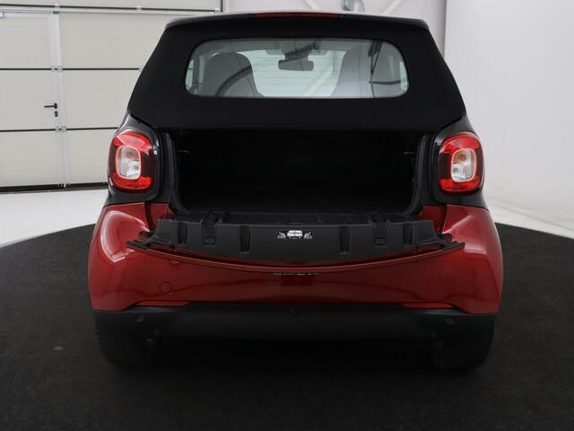 Smart FORTWO EQ Comfort 18 kWh | SOH 92,2% | Carplay | Cruise control | Climate control | Elektrisch vouwdak | Parkeerhulp | Bluetooth | Cabriolet