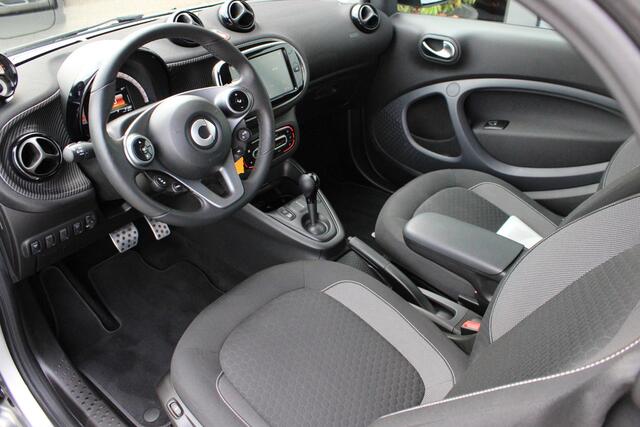 Smart FORTWO EQ BRABUS Mattrunner Brabus Mattrunner | Camera | Stoelverwarming | DAB | LED | Verwarmd Stuur