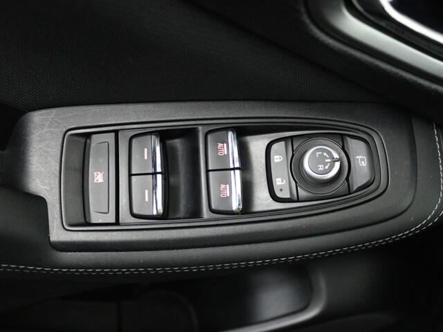 Subaru FORESTER 2.0i e-BOXER Luxury | 1870 kg Trekgewicht | Camera | Dodehoek Detector | Carplay\Android Auto | Nederlandse Auto | NAP |