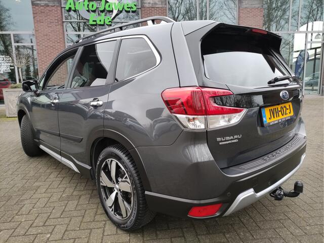 Subaru FORESTER 2.0i e-BOXER First Edition Panoramadak - Trekhaak - Leder - 18Inch LMV