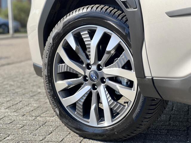 Subaru FORESTER 2.0i e-BOXER Premium Automaat | Lage KM-Stand | All Season Banden | Apple Carplay & Android Auto | Elek. Schuif/Kantel Dak | Achterbankverwarming | Climate Control | Stuurverwarming