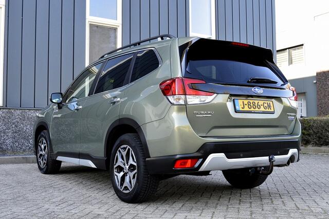 Subaru FORESTER 2.0i e-BOXER First Edition Rijklaarprijs-Garantie Leder Trekhaak Navigatie Camera Airco