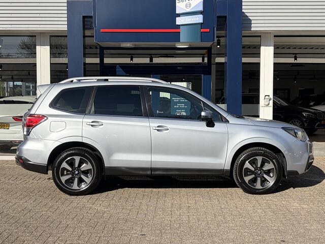 Subaru FORESTER 2.0 Comfort / Automaat / AWD / NL-Auto / 75.000 KM! / Cruise-Control / Stoelverwarming / Trekhaak / Apple-Carplay & Android-Auto / Climate-Control / Radio-Bluetooth / Navi / Camera / 17'' LMV / All-Season / ENZ.