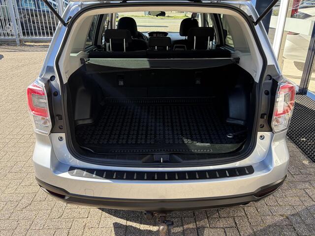 Subaru FORESTER 2.0 Comfort / Automaat / AWD / NL-Auto / 75.000 KM! / Cruise-Control / Stoelverwarming / Trekhaak / Apple-Carplay & Android-Auto / Climate-Control / Radio-Bluetooth / Navi / Camera / 17'' LMV / All-Season / ENZ.