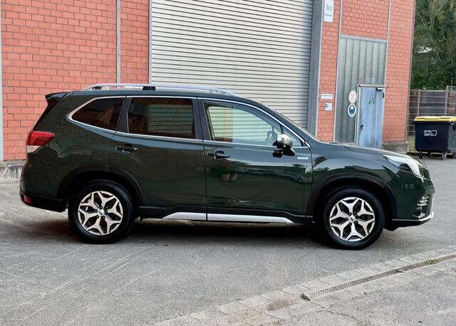 Subaru FORESTER 2.0i e-BOXER Comfort Trekhaak / Camera / Stoel stuur verwarming.